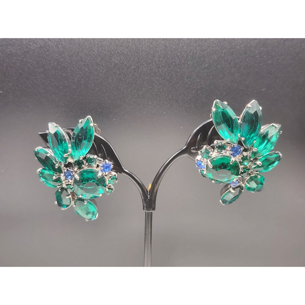 Vintage Emerald Green Rhinestone Floral Cluster Clip On Earrings Silver Tone